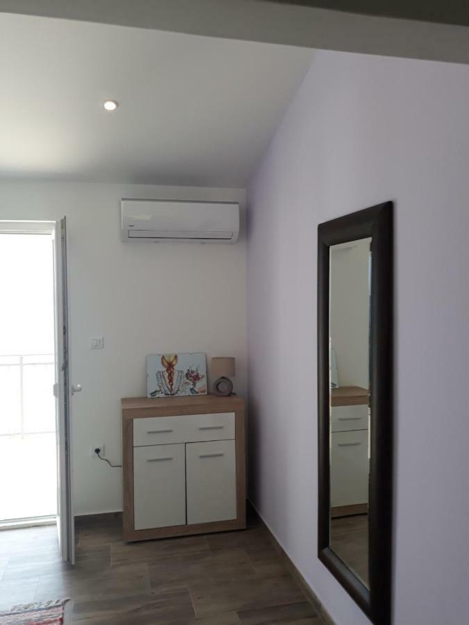 Sea View Apartment Mimice Bagian luar foto
